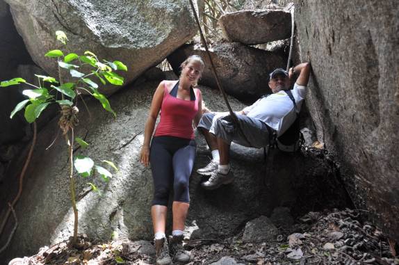 Com o Seu Tico, nosso guia no Parque Estadual da Pedra da Boca, na Paraíba, fronteira com Passa e Fica - RN